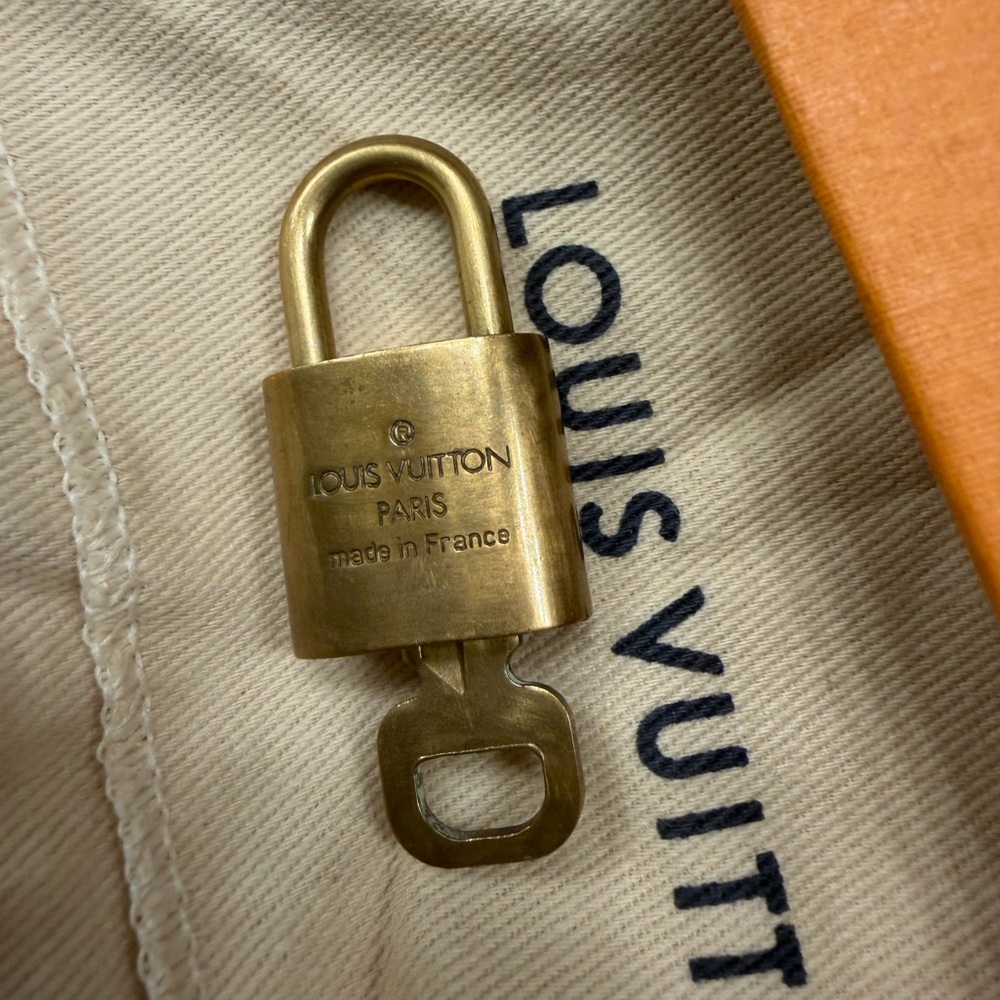 Louis Vuitton Lock & Key - Picture 4 of 5